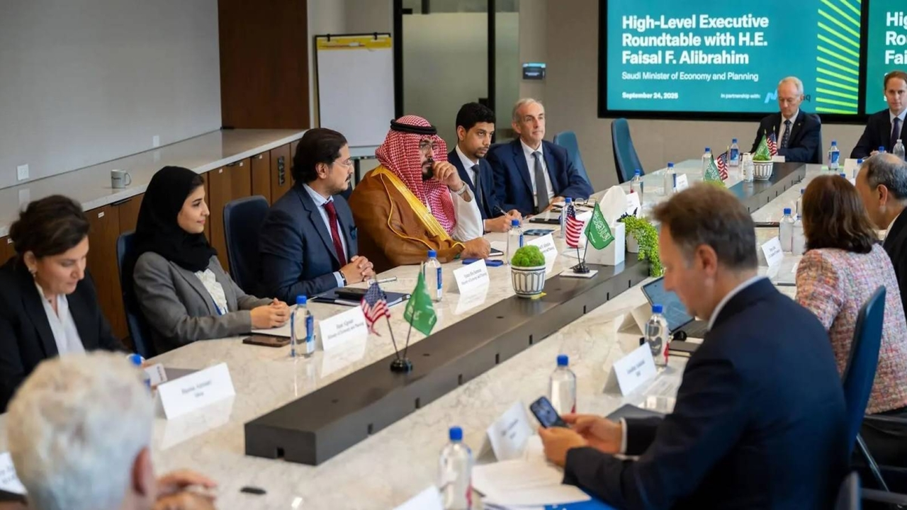 الإبراهيم يبحث مستقبل الشراكة الاقتصادية مع قادة غرفة التجارة الأمريكية في واشنطن